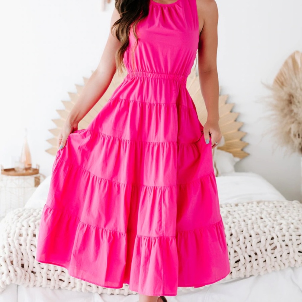 SOUTHERN SOUL TIERED CUT-OUT MIDI DRESS (HOT PINK)